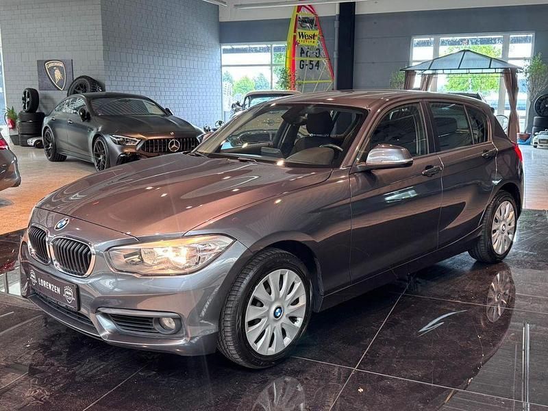 Grau Gebraucht 2017 BMW 118 Advantage Kleinwagen | 14.995 € - Bild 1/4