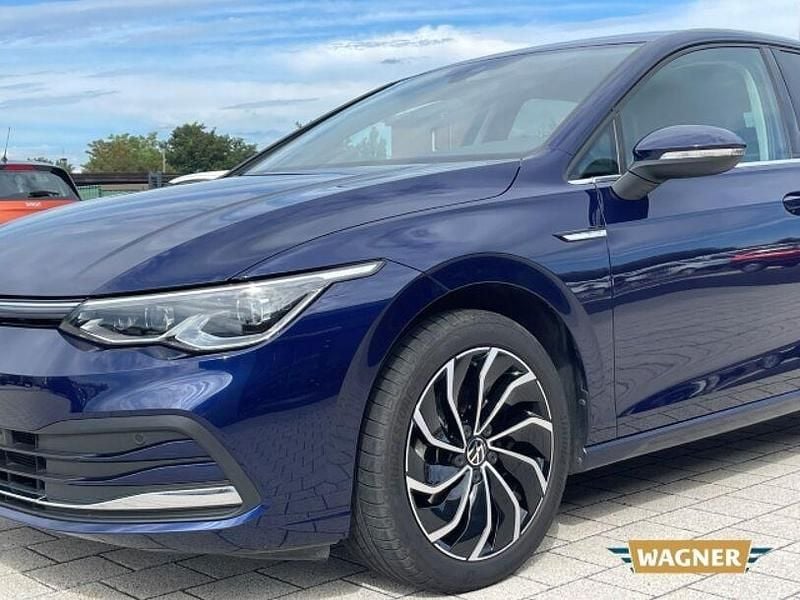 Gebraucht VW Golf VIII Style 150 PS (110 kW) 2020 Atlantic blue (metallic) Limousine