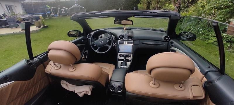 Gebraucht Mercedes CLK200 184 PS (135 kW) 2009 Schwarz Cabrio