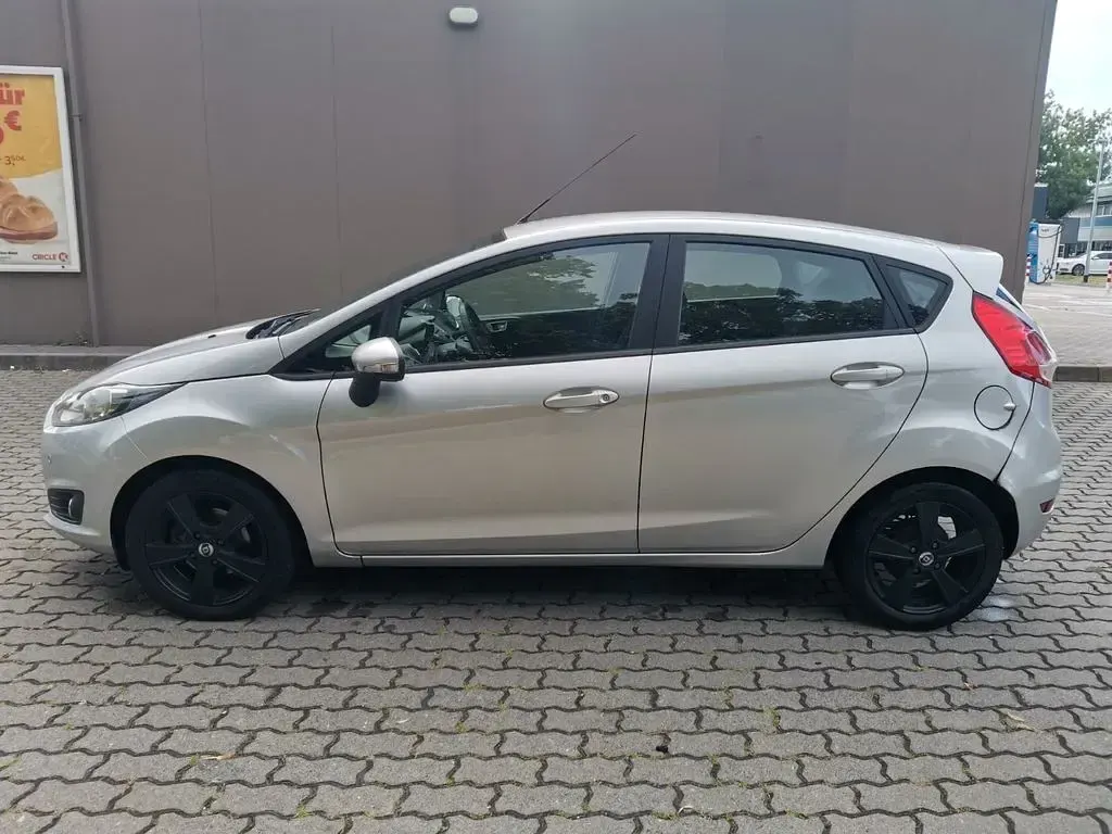 Gebraucht Ford Fiesta Champions Edition 95 PS (69 kW) 2013 Silber Limousine