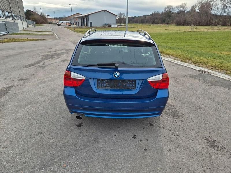 Gebraucht BMW 318 129 PS (94 kW) 2007 Blau Kombi