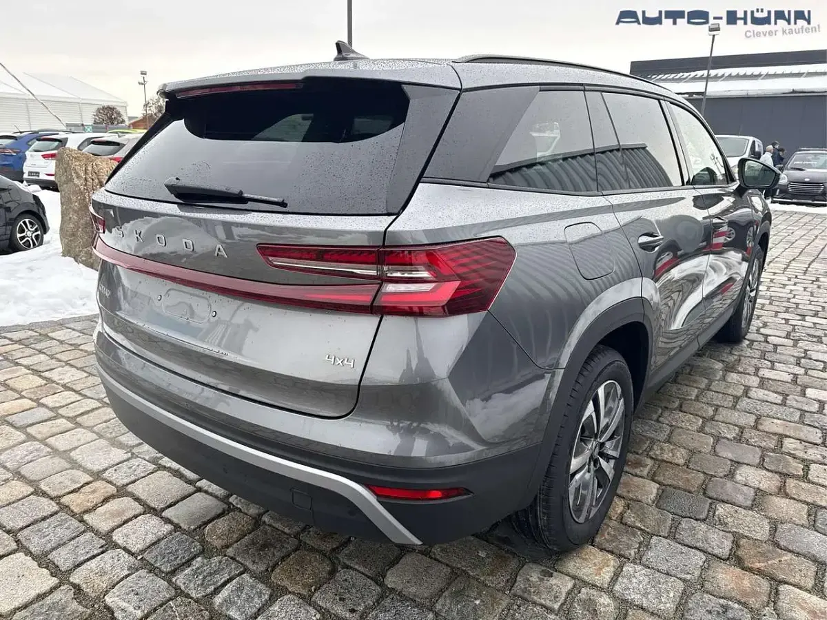 Neu Skoda Kodiaq Selection 193 PS (141 kW) 2026 Graphitegrau metallic SUV