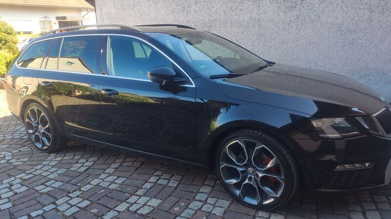 Schwarz Gebraucht 2017 Skoda Octavia RS Kombi | 19.990 € (Etwas zu teuer) - Bild 1/4