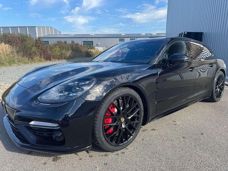 Schwarz Gebraucht 2019 Porsche Panamera Turbo Sport Turismo Limousine | 68.995 € (Fairer Preis) - Bild 1/4