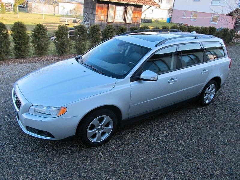 Gebraucht Volvo V70 136 PS (100 kW) 2009 Silber Kombi