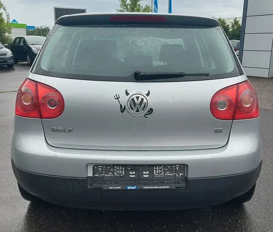 Second-hand VW Golf IV Sportline 102 CP (75 kW) 2004 Argintiu Berlinǎ