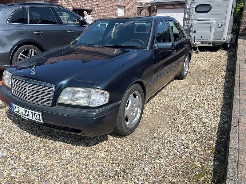 Schwarz Gebraucht 1996 Mercedes C180 Limousine | 1.350 € (Superpreis) - Bild 1/4