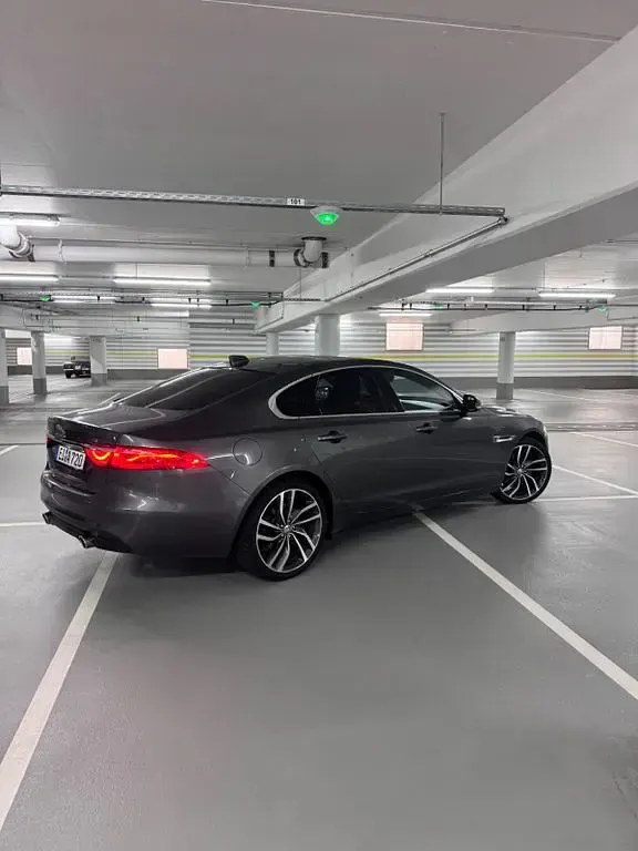 Gebraucht Jaguar XF Prestige 300 PS (220 kW) 2017 Grau Limousine