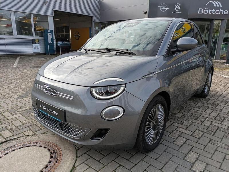 Grau Gebraucht 2023 Fiat 500e Style Kleinwagen | 19.990 € (Guter Preis) - Bild 1/4