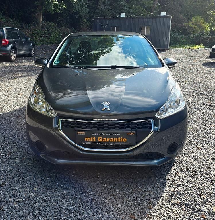 Grau Gebraucht 2014 Peugeot 208 Style Kleinwagen | 7.499 € (Fairer Preis) - Bild 1/4