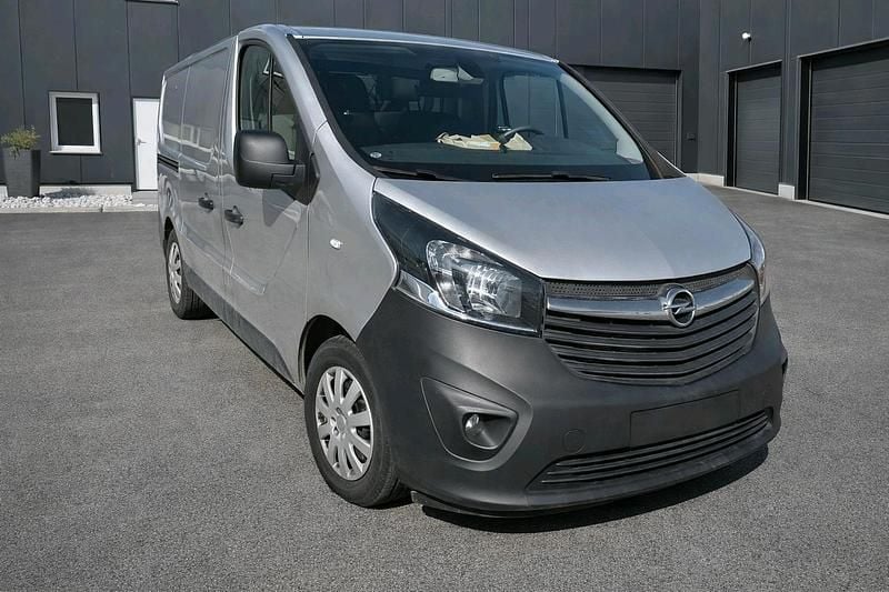 Gebraucht Opel Vivaro 145 PS (106 kW) 2018 Silber Van / Kleinbus