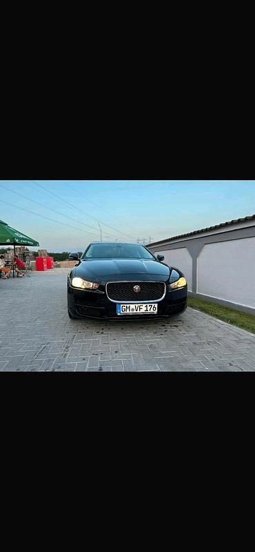 Schwarz Gebraucht 2018 Jaguar XE Limousine | 14.500 € (Superpreis) - Bild 1/4