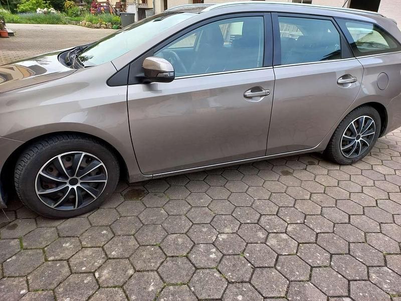 Gebraucht Toyota Auris Executive 124 PS (91 kW) 2014 Beige Kombi