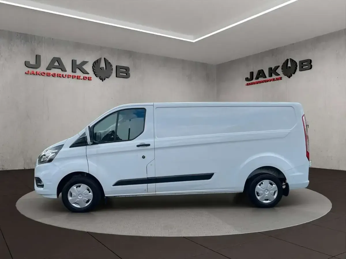 Używany Ford Transit Trend 105 KM (77 kW) 2022 Biały Minivan