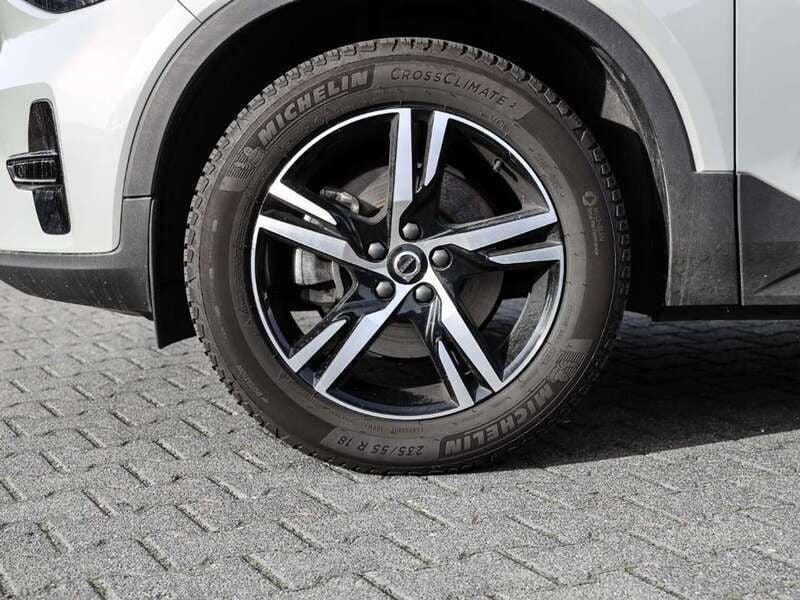 Gebraucht Volvo XC40 Plus 163 PS (119 kW) 2023 Grau SUV