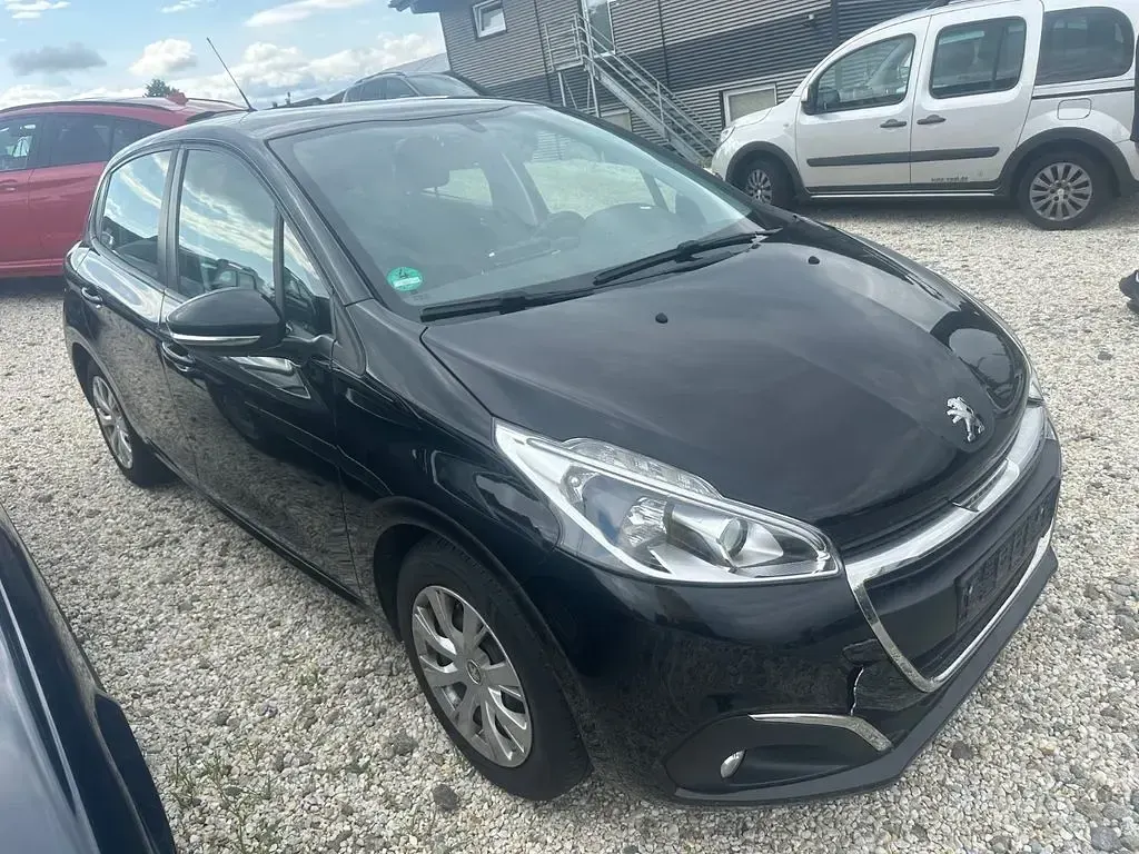 Gebraucht Peugeot 208 Active 82 PS (60 kW) 2016 Schwarz Kleinwagen