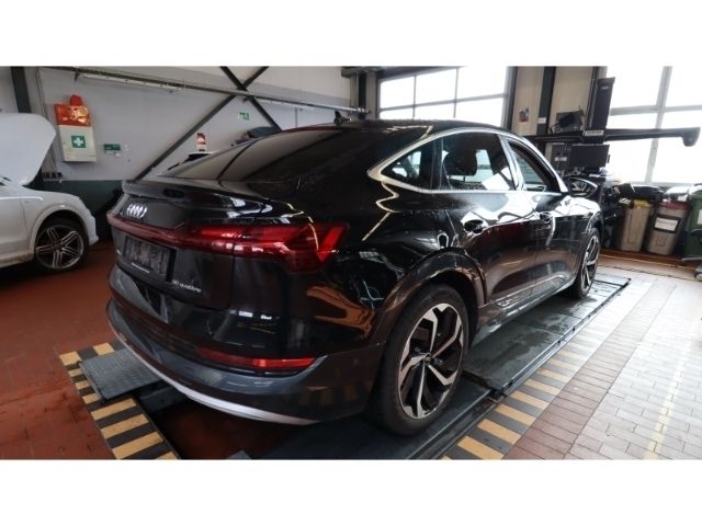 Schwarz Gebraucht 2021 Audi e-tron Ambiente SUV | 30.490 € (Fairer Preis) - Bild 1/4
