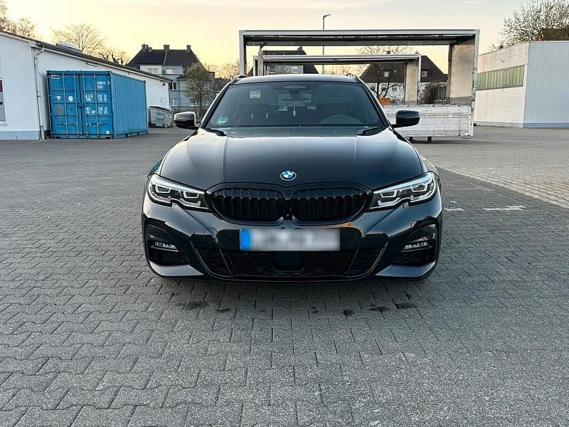 Gebraucht BMW 330 Shadowline 258 PS (189 kW) 2020 Schwarz Kombi