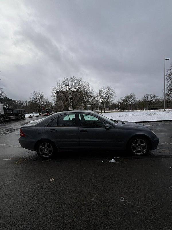 Gebraucht Mercedes C200 122 PS (89 kW) 2005 Grau Limousine