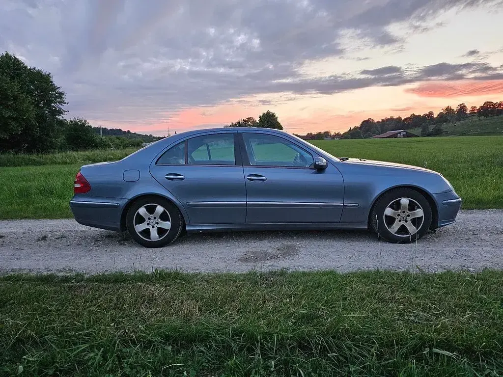 Gebraucht Mercedes E240 Avantgarde 177 PS (130 kW) 2004 Blau Limousine