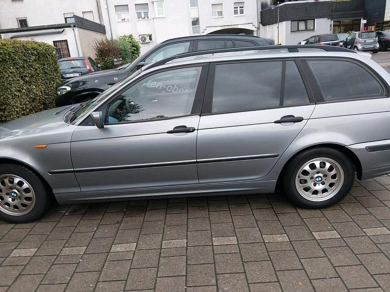Grau Gebraucht 2005 BMW 316 Kombi | 2.000 € - Bild 1/4
