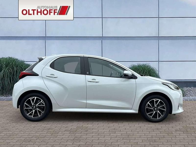 Gebraucht Toyota Yaris Hybrid Team 92 PS (67 kW) 2022 Platinum white Kleinwagen