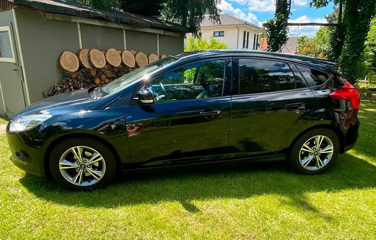 Gebraucht Ford Focus 115 PS (84 kW) 2013 Schwarz Limousine