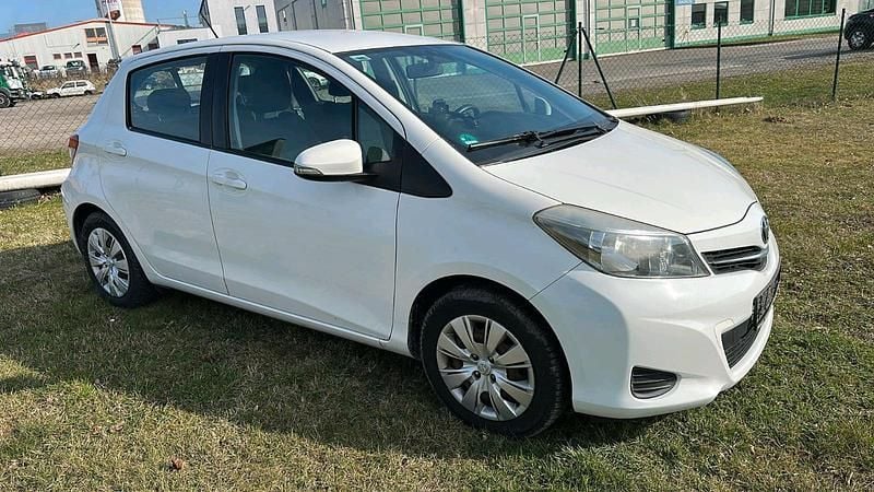 Gebraucht Toyota Yaris 100 PS (73 kW) 2012 Kleinwagen
