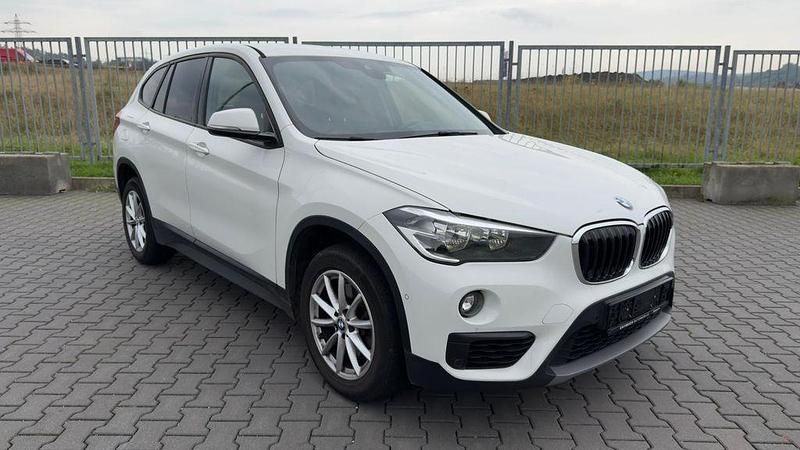 Weiß Gebraucht 2018 BMW X1 Advantage SUV | 15.900 € (Superpreis) - Bild 1/4