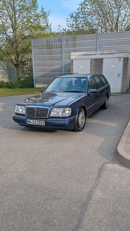 Blau Gebraucht 1995 Mercedes 220 Kombi | 3.500 € - Bild 1/4