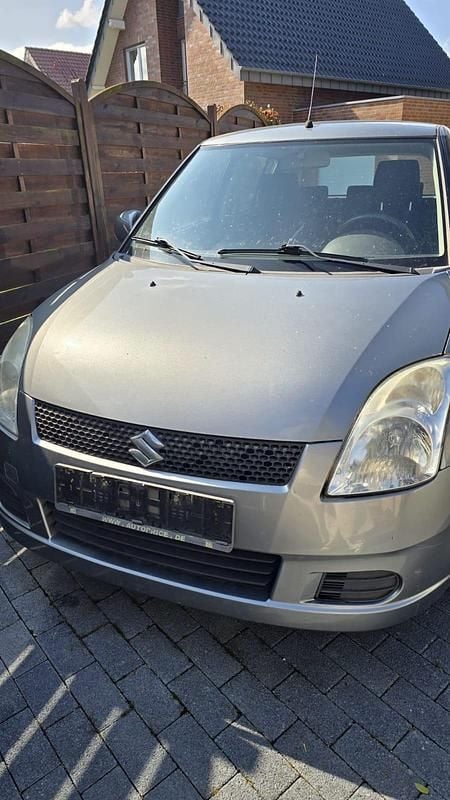 Silber Gebraucht 2006 Suzuki Swift Kleinwagen | 1.800 € - Bild 1/4
