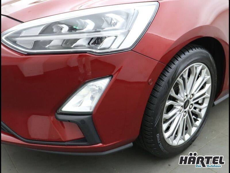 Gebraucht Ford Focus Titanium 125 PS (91 kW) 2019 Rubyrot (red), metallic Kombi