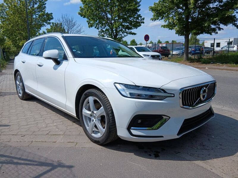 Weiß Gebraucht 2019 Volvo V60 Inscription Kombi | 18.200 € (Guter Preis) - Bild 1/4