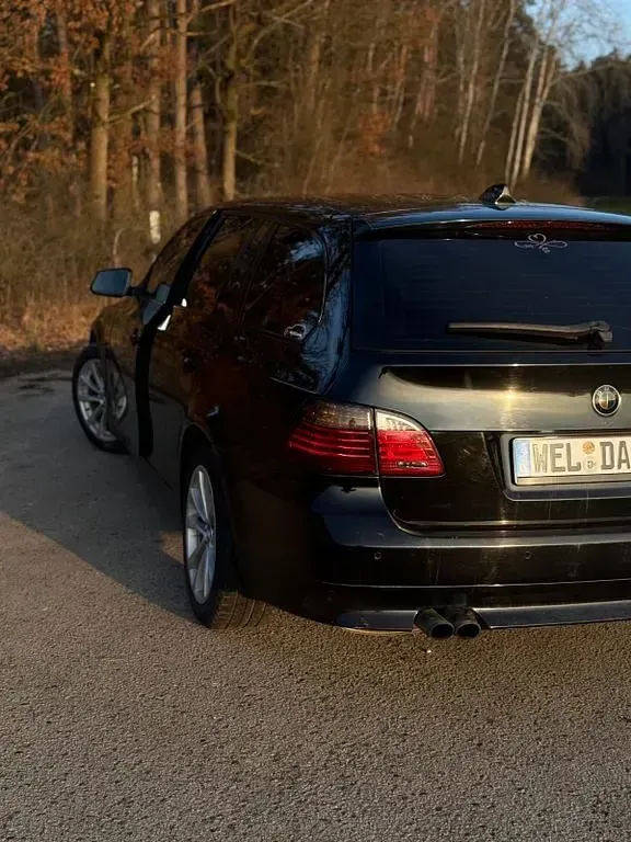 Gebraucht BMW 525 197 PS (144 kW) 2009 Schwarz Kombi