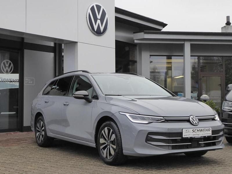 Gebraucht VW Golf VIII Goal 150 PS (110 kW) 2024 Mondsteingrau Kombi