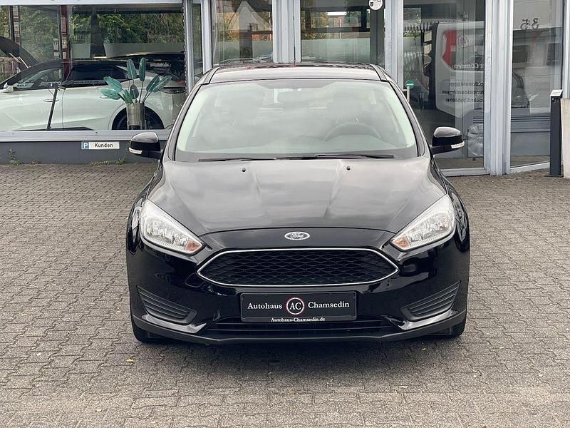 Schwarz Gebraucht 2017 Ford Focus Basis Limousine | 6.200 € (Superpreis) - Bild 1/4
