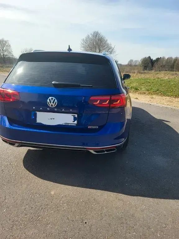 Gebraucht VW Passat 190 PS (139 kW) 2021 Blau Kombi