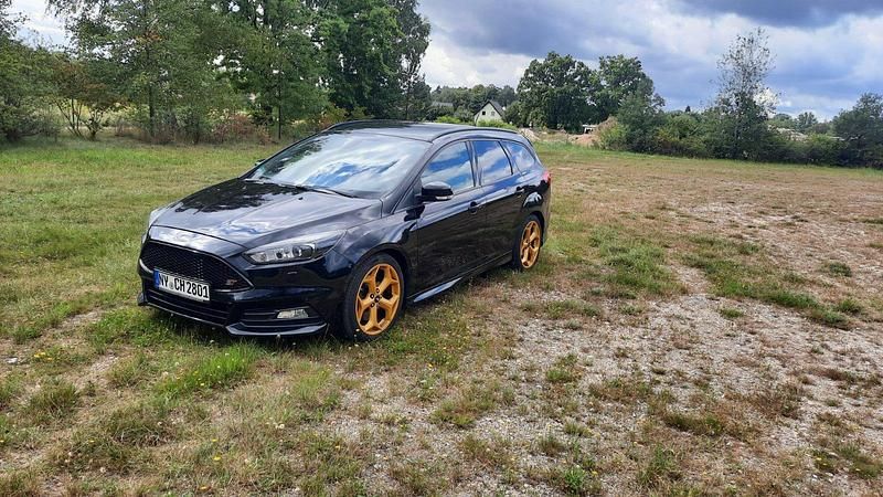 Gebraucht Ford Focus ST 185 PS (136 kW) 2015 Schwarz Kombi