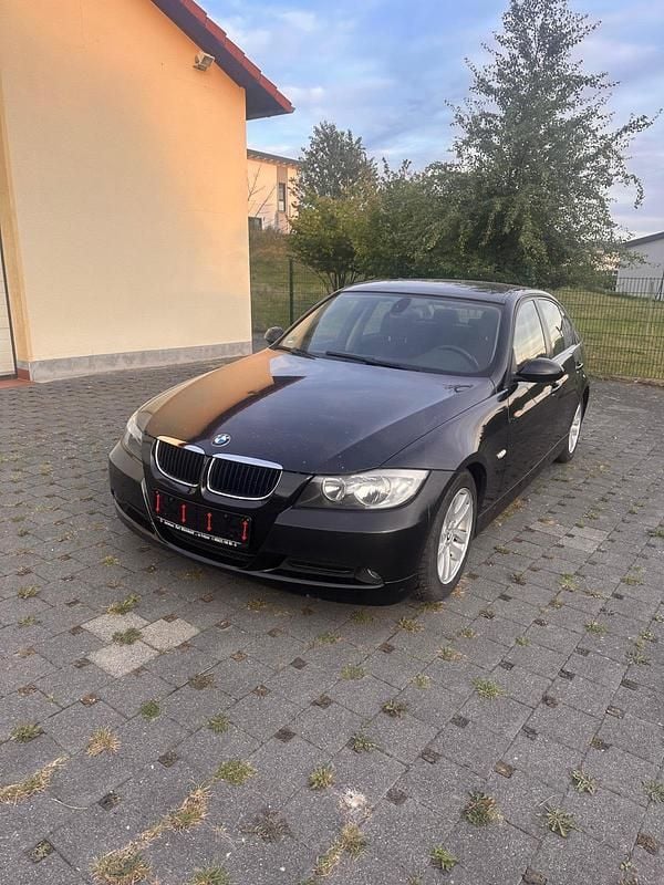 Schwarz Gebraucht 2008 BMW 318 Limousine | 2.900 € (Guter Preis) - Bild 1/4