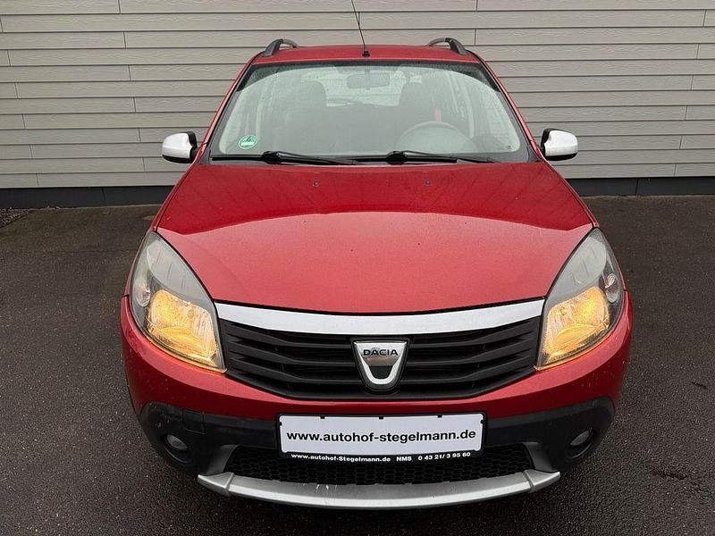 Gebraucht Dacia Sandero Stepway 84 PS (61 kW) 2012 Rot Limousine