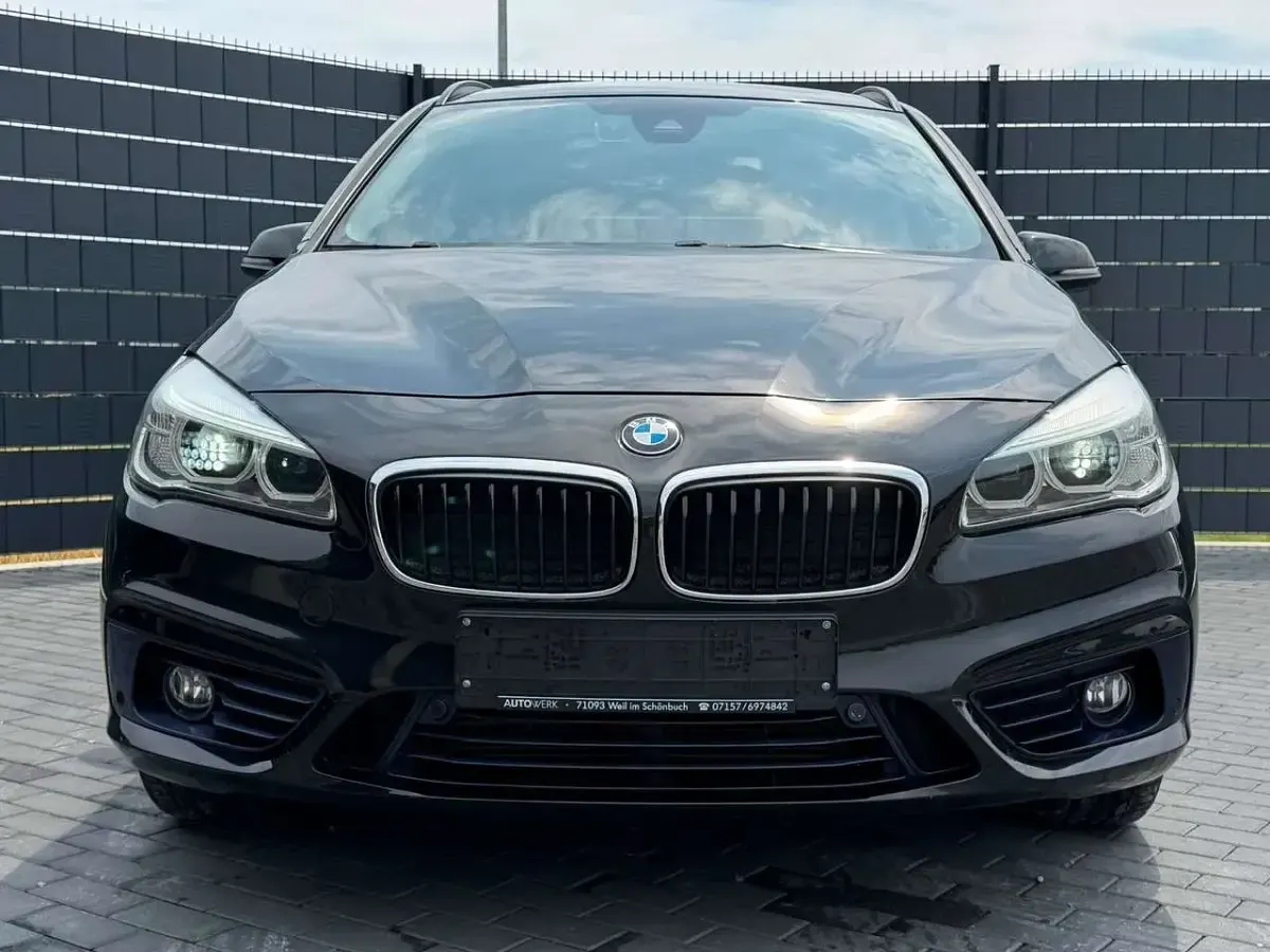Gebraucht BMW 220 Sport Line 190 PS (139 kW) 2017 Saphirschwarz Van / Kleinbus