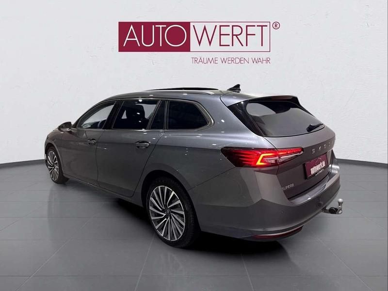 Gebraucht Skoda Superb LAURIN & KLEMENT 150 PS (110 kW) 2025 Graphitegrau metallic Kombi