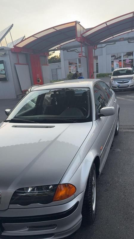 Gebraucht BMW 320 150 PS (110 kW) 2000 Silber Limousine