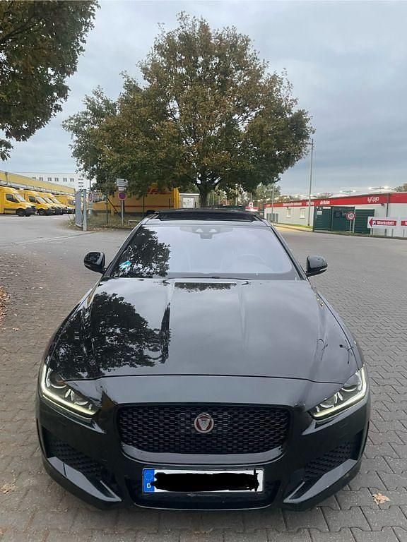 Schwarz Gebraucht 2018 Jaguar XE Limousine | 19.399 € (Superpreis) - Bild 1/4