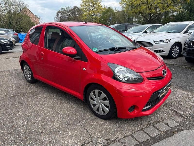 Gebraucht Toyota Aygo Cool 68 PS (50 kW) 2013 Rot Kleinwagen
