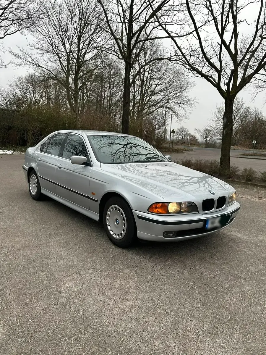 Gebraucht BMW 525 143 PS (105 kW) 1999 Silber Limousine