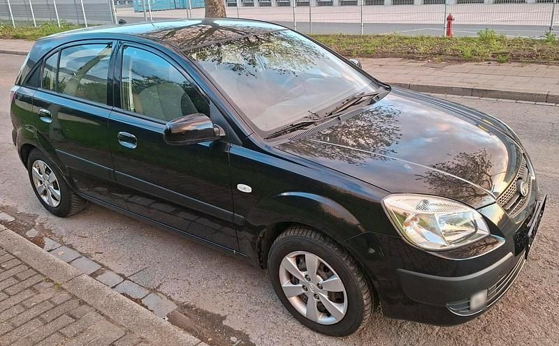 Second-hand Kia Rio 97 CP (71 kW) 2009 Negru Berlinǎ