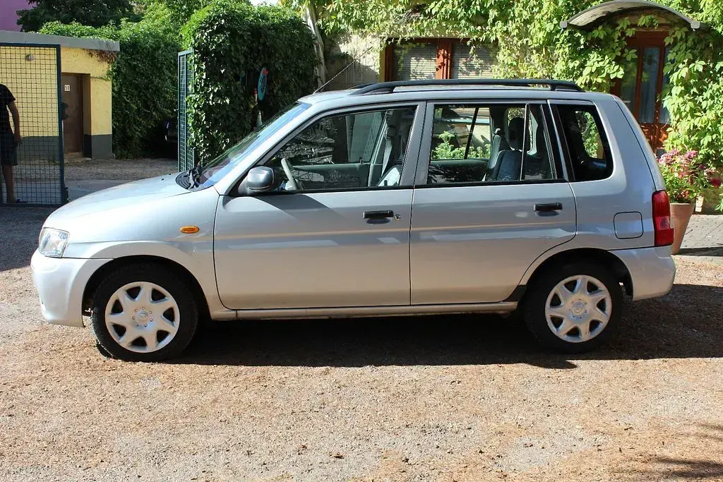 Gebraucht Mazda Demio Exclusive 75 PS (55 kW) 2000 Silber Kleinwagen