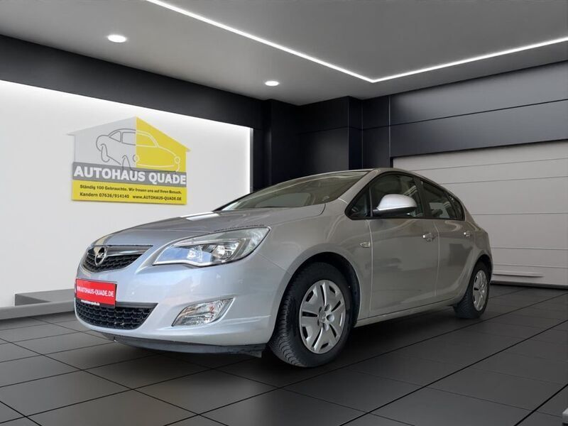 Grau Gebraucht 2011 Opel Astra Edition Limousine | 6.999 € (Teuer) - Bild 1/4