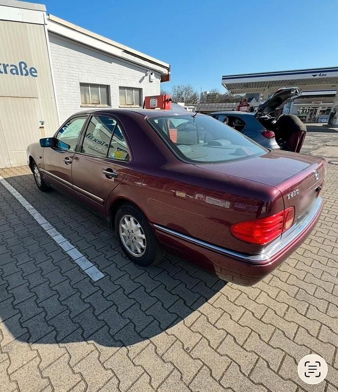 Brugt Mercedes E230 Elegance 150 HK (110 kW) 1996 Rød Sedan